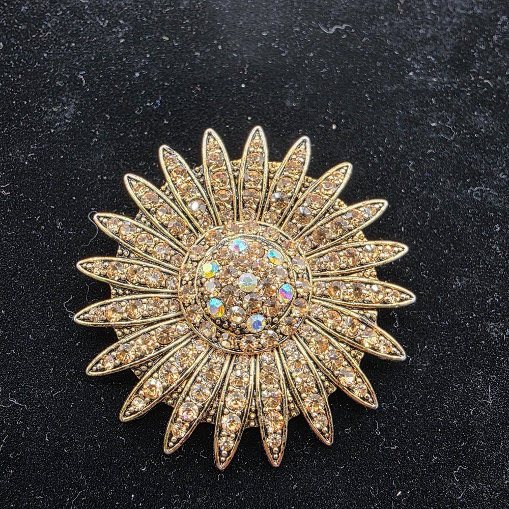 Vintage Womens Gold Tone Brooch Daisy Rhinestone Sparkling‎ Pin 2" Fairycore